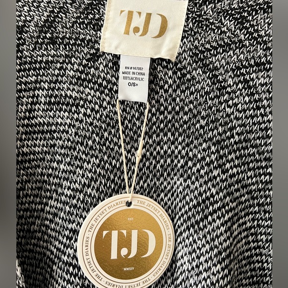 *NWT* Jetset Diaries Black and Grey Poncho OS+ - Picture 10 of 12